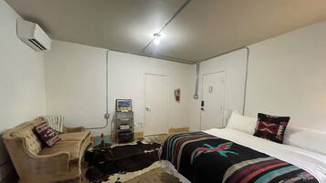 1 dormitori, escriptori, wifi gratuïta i roba de llit