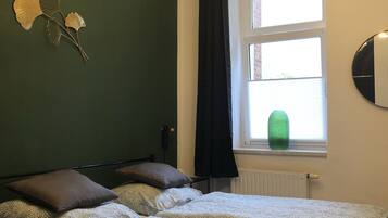 1 bedroom, in-room safe, desk, iron/ironing board