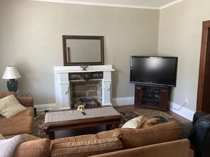 TV - Rent A Room In This Spacious Victorian  (Middletown)