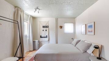 1 chambre, fer et planche à repasser, lit parapluie, Wi-Fi