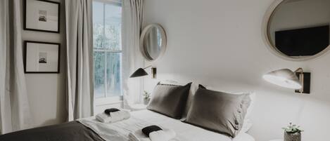 3 habitaciones, escritorio, tabla de planchar con plancha y wifi gratis