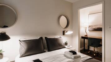 3 bedrooms, desk, iron/ironing board, free WiFi