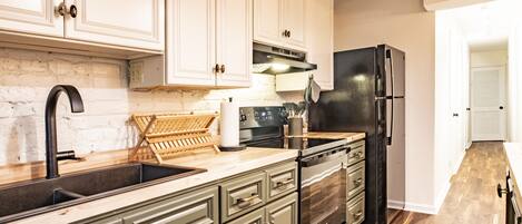 Frigorífic, microones, forn i placa de cuina