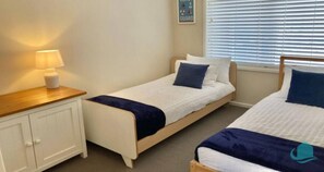 7 slaapkamers, een strijkplank/strijkijzer, wifi