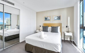 2 bedrooms, iron/ironing board, free WiFi, bed sheets - H'Residences – 2 Bedroom Hinterland View — Q Stay (Surfers Paradise)