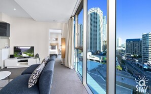 TV - H'Residences – 2 Bedroom Hinterland View — Q Stay (Surfers Paradise)