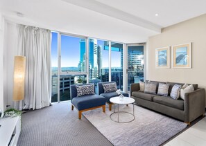 TV - H'Residences – 2 Bedroom City View — Q Stay (Surfers Paradise)