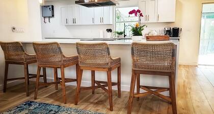 Your Coastal Retreat: Cozy Beach House with Heated Pool in Yacht Club Community