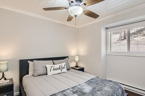 4 slaapkamers, een strijkplank/strijkijzer, wifi, beddengoed