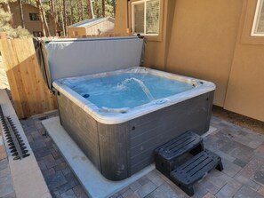 Outdoor spa tub - Mountain Sanctuary - Family Retreat (Woodland Park)