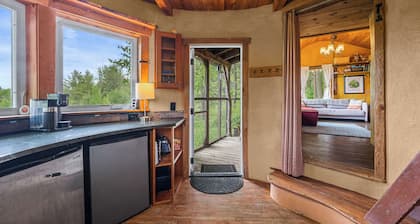 Gorgeous Hilltop Paradise with epic views and swimming pond