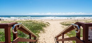 ビーチの近く、ビーチタオル