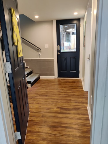 Charming Private Bungalow with EV Charger Near Downtown Louisville