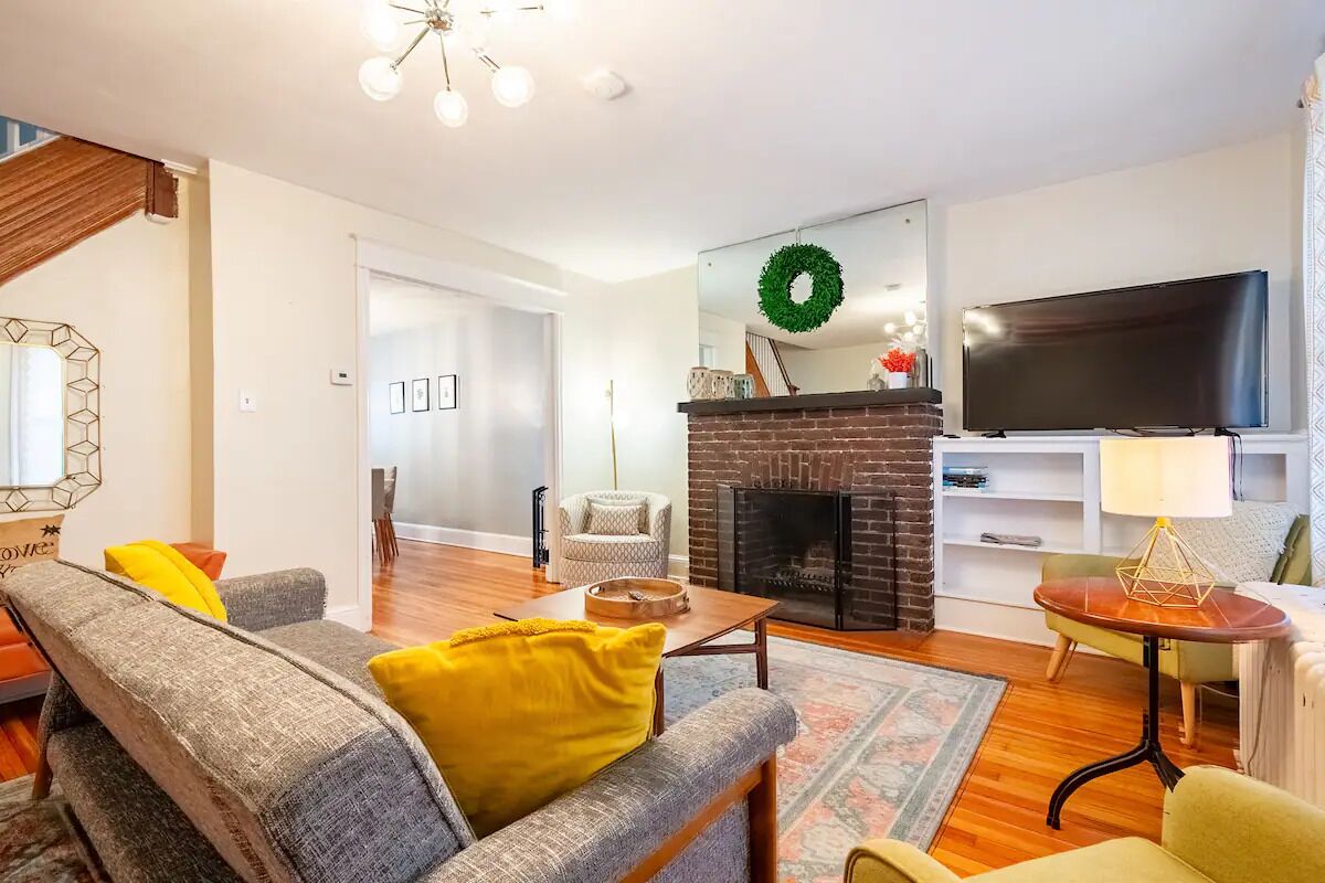 Walking distance to everything Heart of Trolley Sq