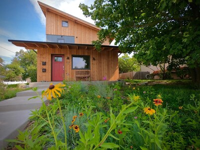 Clean, one bedroom, newly constructed home within walking distance of downtown. 