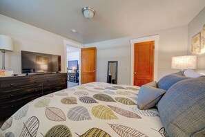 1 dormitorio, tabla de planchar con plancha, wifi y ropa de cama