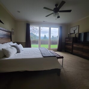 4 bedrooms, desk, iron/ironing board, travel cot - Dog Friendly Carson Home on Elk Ridge Golf Course (Carson)