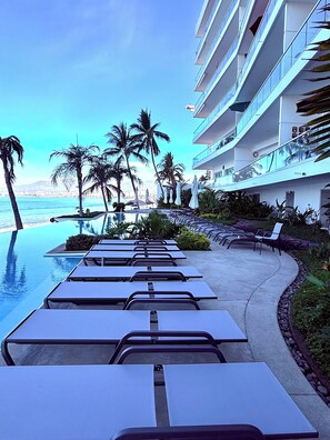 Outdoor pool, a heated pool - Luxury Ocean Front in Bucerias (Bucerías)