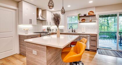 Modern Home - Private Pool & Sauna in Atlanta Suburb / World Cup Ready