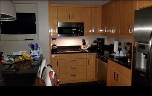 Fridge, microwave, stovetop, dishwasher