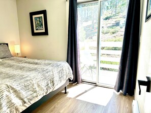 5 bedrooms, desk, iron/ironing board, free WiFi