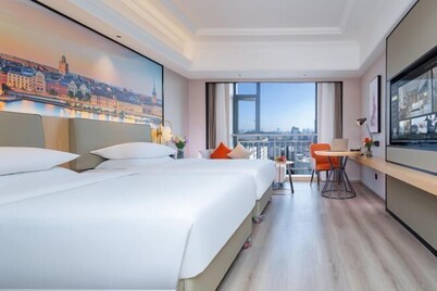 Vienna International Hotel (Wuhan Yellow Crane Tower Pengliuyang Subway Station)