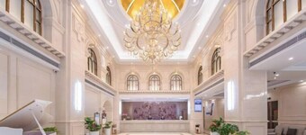 Vienna International Hotel (Wuhan Yellow Crane Tower Pengliuyang Subway Station)