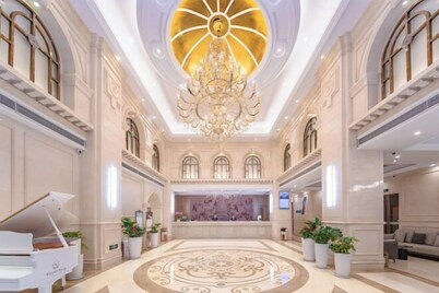 Vienna International Hotel (Wuhan Yellow Crane Tower Pengliuyang Subway Station)