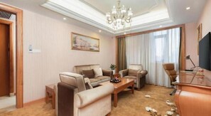 A hotel room with a sofa set, a coffee table, a TV, and a large window with curtains. - Vienna International Hotel (Wuhan Yellow Crane Tower Pengliuyang Subway Station) (Wuhan)