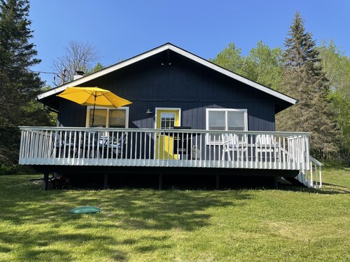 Cozy year round retreat! Close to skiing, hiking and swimming.