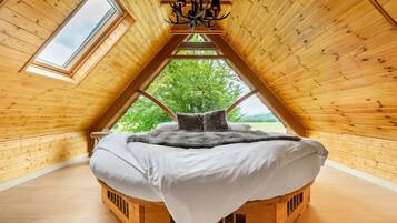 2 habitaciones, tabla de planchar con plancha y cuna de viaje