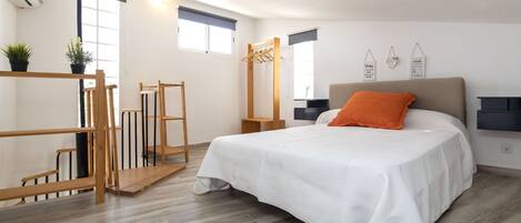 5 slaapkamers, een strijkplank/strijkijzer, reisbedje, gratis wifi