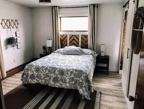 5 bedrooms, iron/ironing board, travel cot, WiFi - Kennerdell Country Retreat with seasonal inground pool (Kennerdell)