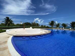 Innenpool, Außenpool