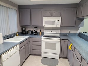 Fridge, microwave, stovetop, dishwasher