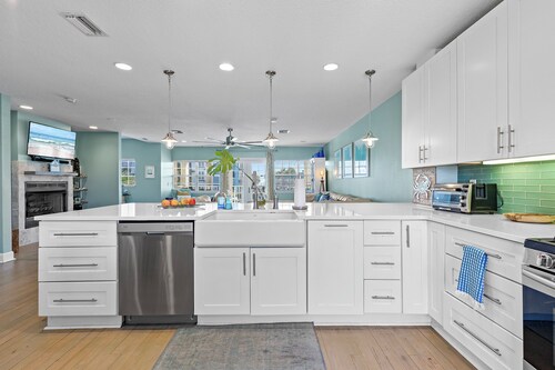 Luxury Townhome Walking Distance to the Beach & Flagler Ave