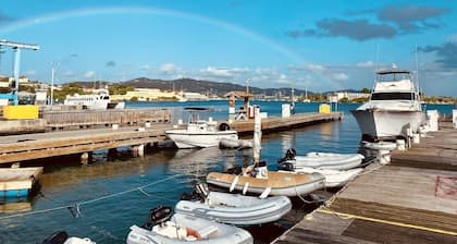 Beach & Oceanfront, Modern 2BR, King Size Beds / 2BA Condo at the Ocean's Edge