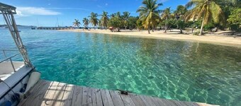 Beach & Oceanfront, Modern 2BR, King Size Beds / 2BA Condo at the Ocean's Edge