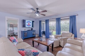 Living area - Better Together @ Edgewater Beach Resort Sleeps 10 (Panama City Beach)