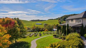 Property grounds - Banner Elk Winery Villa - Luxury Estate on a Beautiful Winery! 10min to downtown, hotub (Banner Elk)