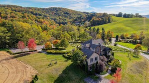 Exterior - Banner Elk Winery Villa - Luxury Estate on a Beautiful Winery! 10min to downtown, hotub (Banner Elk)