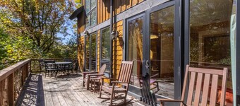 Cedar Rock Townhomes at Eagles Nest - Pet friendly, 6 Master Suites, hot tubs!