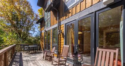 Cedar Rock Townhomes at Eagles Nest - Pet friendly, 6 Master Suites, hot tubs!