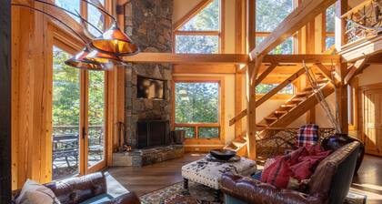 Cedar Rock Townhomes at Eagles Nest - Pet friendly, 6 Master Suites, hot tubs!