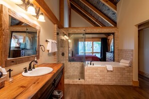 Shower, jetted bath, hair dryer, towels - Rustic Cedar Rock Townhome at Eagles Nest - Front of the mountain, hot tub, firepit, pool table! (Banner Elk)