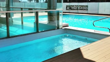 Piscine couverte, piscine extérieure