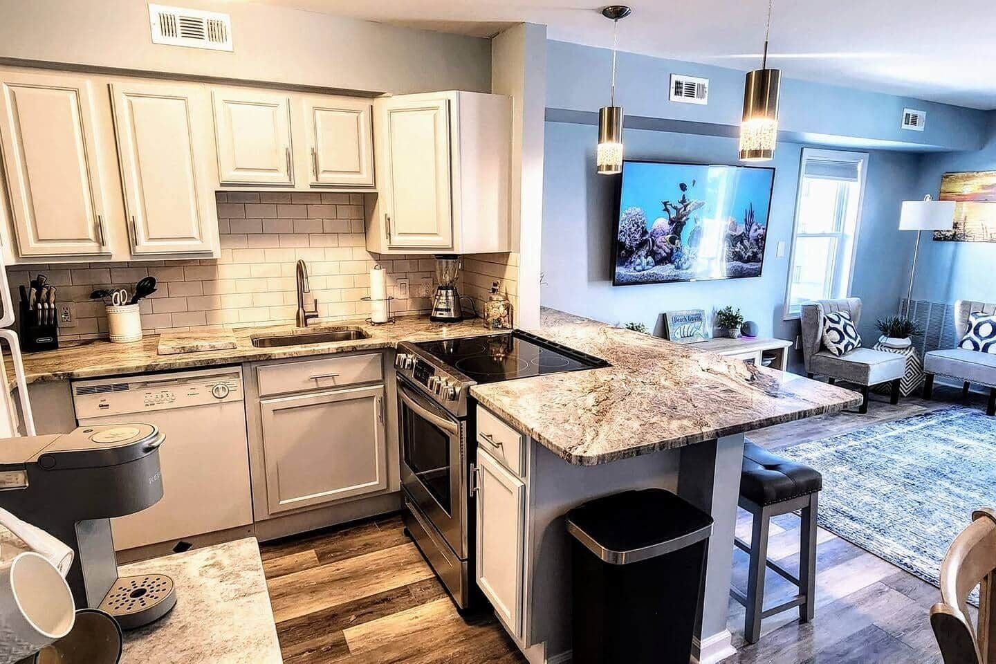 Frigorifero, microonde, forno, piano cottura