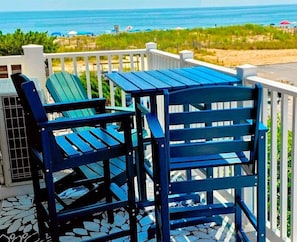 Outdoor dining - Oceanside Haven -Steps to Sand + Indoor Pool + Game Rm - Perfect Beach Getaway (Ocean City)