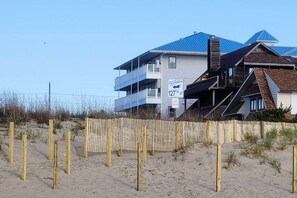 Exterior - Oceanside Haven -Steps to Sand + Indoor Pool + Game Rm - Perfect Beach Getaway (Ocean City)