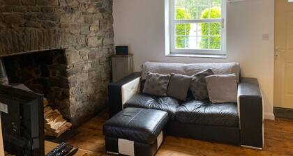 2-Bed Cottage in in Welsh Valley Nr Swansea